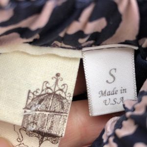 Francesca's Collections Skirts - Francesca’s so pretty EUC birdcage label skirt S Francesca's Collections Skirts - Francesca’s so pretty EUC birdcage label skirt S